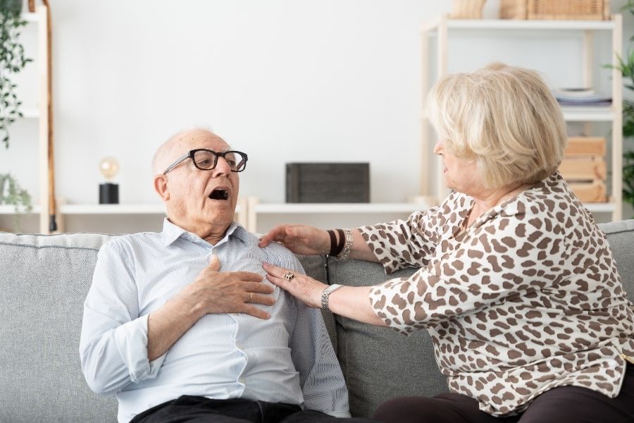أعراض الجلطة القلبية قبل حدوثها عند النساء