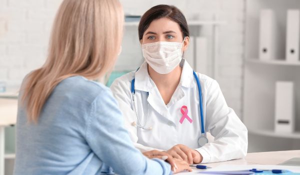  استشارة الطبيب بعد عملية سرطان الثدي