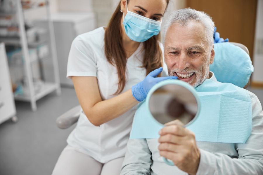 أسعار زراعة الأسنان بالكامل في السعودية